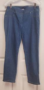 lot 105 image: BRAND NEW VAN HUESEN SUPER STRETCH PULL ON CROP SLIM FIT WITH TAGS AS SHOWN, SIZE 6. RETAIL PRICE $84.
