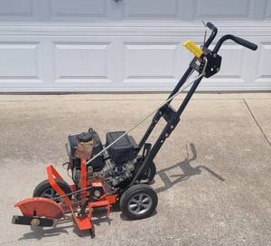 lot 71 image: LCT COMMERCIAL SERIES CMXX 136CC EDGER AS SHOWN.