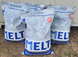 lot 75 image: ICE MELT BAGS AS SHOWN. (SOLD 4 X THE MONEY)
