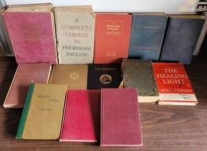 lot 112 image: LOT OF VINTAGE BOOKS AS SHOWN.