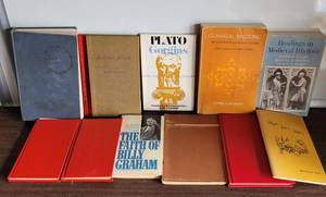 lot 113 image: LOT OF VINTAGE BOOKS AS SHOWN.