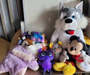 lot 116 image: LOT OF STUFFED ANIMALS AS SHOWN.