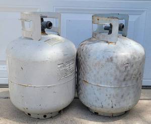 lot 124 image: (2) PROPANE GAS TANKS AS SHOWN.