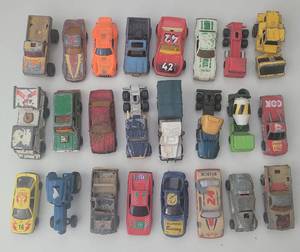 lot 136 image: (24) VINTAGE TOY CARS IN STYLES AS SHOWN.