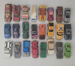 lot 139 image: (24) VINTAGE TOY CARS IN STYLES AS SHOWN.