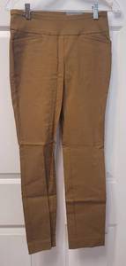 lot 155 image: BRAND NEW VAN HUESEN SUPER STRETCH PULL ON PANT SHORT. SIZE 0. RETAIL PRICE $78.