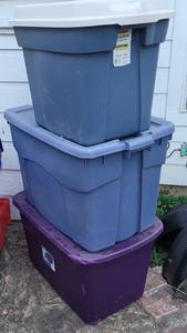 lot 118 image: (3) PLASTIC STORAGE CONTAINERS IN ASSORTED SIZES AS SHOWN. (SOLD 3 X THE MONEY)