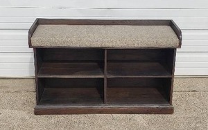 lot 22 image: Beautiful Solid Wood Storage Bench w Seating Top - 40L x 15W x 24H