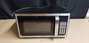lot 38 image: Hamilton Beach 1350 Watt Microwave - Model P90D23AL-WR