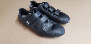 lot 96 image: Pair of Mens Shimano RT5 Cycling Shoes SH-RT500 - Size 10, EU 44