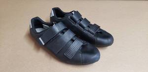 lot 101 image: Pair of Mens Shimano RT5 Cycling Shoes SH-RT500 - Size 11, EU 46