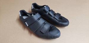 lot 105 image: Pair of Mens Shimano RT5 Cycling Shoes SH-RT500 - Size 12, EU 48