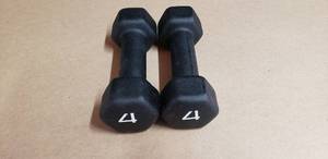 lot 144 image: 1 Pair of 4 Lb Neoprene Hex Dumbells