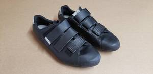 lot 100 image: Pair of Mens Shimano RT5 Cycling Shoes SH-RT500 - Size 10.5, EU 45