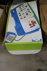 lot 220 image: LeapDesk