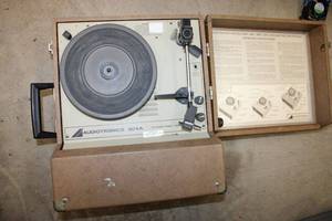 lot 233 image: Vintage Record Player Audiotronics 304A