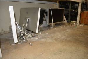 lot 71 image: Apple Monitors PL-1008