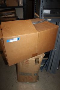 lot 387 image: 2 Boxes of Paper Cups Gatorade Logo and Solo