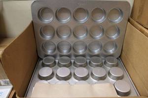 lot 451 image: CHICAGO METALLIC Large MuffinMINI CAKE PAN Size Baking Tins, 1 Box