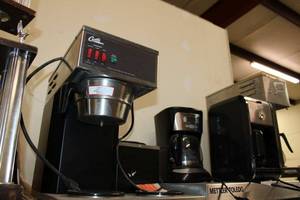 lot 499 image: Coffee Pot Lot as shown