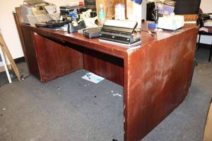 lot 514 image: Office Desk