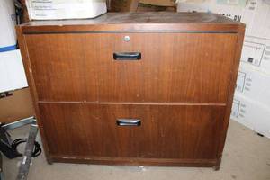 lot 259 image: 2 Drawer Lateral File Cabinet