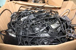 lot 305 image: LARGE QUANTITY OF POWER ADAPTERS FOR COMPUTERS AND MORE