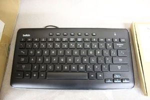 lot 324 image: Two boxes of Belkin USB key boards still in box B2B127-BLK (QTY 10 EA)