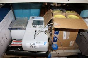 lot 344 image: PerkinElmer FlexDrop PLUS Dispenser, Set of 4 Plastic Jars