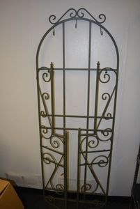 lot 570 image: Standing Decorative Iron Gated Arch