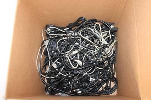 lot 635 image: IEC Cables