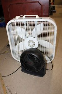 lot 653 image: Box Fan and Desk Fan