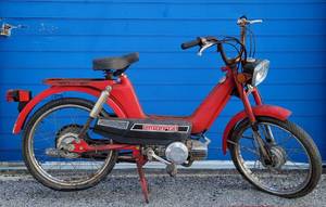 lot 4 image: UNIQUE FIND VINTAGE 1978 COLUMBIA IMPERIAL MOPED MOTOR DRIVEN CYCLE WITH 1124 MILES IN VERY COMPLETE AND RESTORABLE CONDITION AS SHOWN. NO KEY. CHECK IT OUT