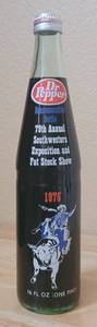 lot 18 image: VINTAGE 1975 DR. PEPPER 79TH ANNUAL SOUTHWESTERN EXPOSITION AND FAT STOCK SHOWN COMMEMORATIVE 16OZ BOTTLE AS SHOWN.