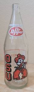 lot 19 image: VINTAGE 1976 DR. PEPPER OKLAHOMA STATE UNIVERSITY TANGERINE BOWL 32OZ COMMEMORATIVE BOTTLE AS SHOWN.