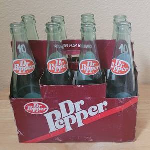 lot 33 image: VINTAGE DR. PEPPER 8-PACK 10 OZ GLASS BOTTLES WITH CARRIER AS SHOWN.