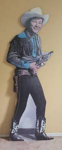 lot 38 image: ROY ROGERS LIFE SIZE CARDBOARD CUTOUT AS SHOWN. APPROX. 25.5 W x 73 H.