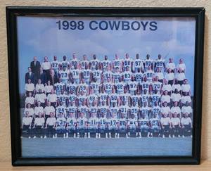 lot 43 image: FRAMED 1998 DALLAS COWBOYS TEAM PICTURE AS SHOWN. APPROX. 10.75 W x 8.75 H.