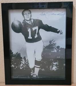 lot 46 image: FRAMED DON MEREDITH #17 DALLAS COWBOYS AUTOGRAPHED PICTURE AS SHOWN. AUTHENTICITY UNKNOWN. APPROX. 9.25 W x 11.25 H.