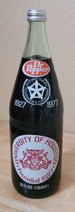 lot 50 image: VINTAGE 1977 DR. PEPPER UNIVERSITY OF HOUSTON COUGARS HALF CENTURY 50 YEARS COMMEMORATIVE 32 OZ BOTTLE AS SHOWN.