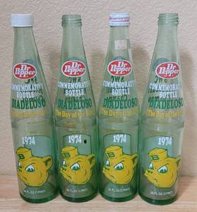 lot 54 image: (4) VINTAGE BAYLOR BEARS SWC FOOTBALL CHAMPS DIA DEL OSO DAY OF THE BEAR DR. PEPPER COMMEMORATIVE 16 OZ BOTTLES AS SHOWN. (SOLD 4 X THE MONEY)