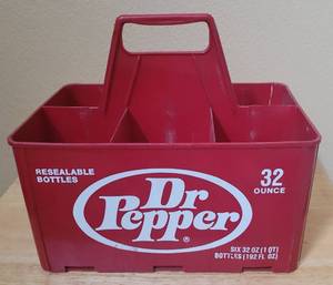 lot 66 image: VINTAGE DR. PEPPER PLASTIC 6-PACK 32 OZ BOTTLE CARRIER AS SHOWN.