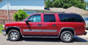 lot 3 image: VIDEO UPLOADED 2002 CHEVROLET SUBURBAN 5300 WITH ONLY 77,970 ORIGINAL MILES ONE-OWNER, ALL LEATHER SEATS AND MORE. VIN # 1GNEC16Z02J231171. SEE FULL DESCRIPTION FOR MORE DETAILS CHECK IT OUT