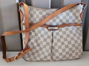lot 29 image: LOUIS VUITTON SPEEDY BAG IN STYLE, COLOR, AND CONDITION SHOWN. AUTHENTICITY UNKOWN.