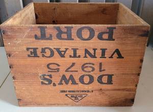 lot 33 image: VINTAGE 1975 DOWS VINTAGE PORT PORTUGAL WOODEN CRATE AS SHOWN. APPROX. 15.5 W x 11.75 H x 12.75 D.