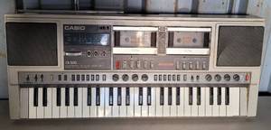 lot 35 image: CASIO CK-500 49-KEY RADIO  SYNTHESIZER AS SHOWN.