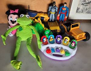 lot 62 image: ASSORTED TOYS AS SHOWN.