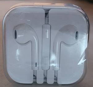 lot 73 image: APPLE EARBUDS IN UNOPENED PACKAGE AS SHOWN.