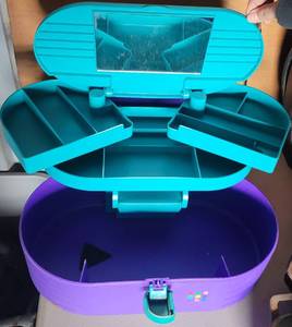 lot 74 image: VINTAGE CABOODLES MAKEUP STORAGE  CARRYING CASE AS SHOWN. SEARCH IT UP