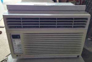 lot 84 image: LG WINDOW AIR CONDITIONER MODEL LW6014ERY4 AS SHOWN.
